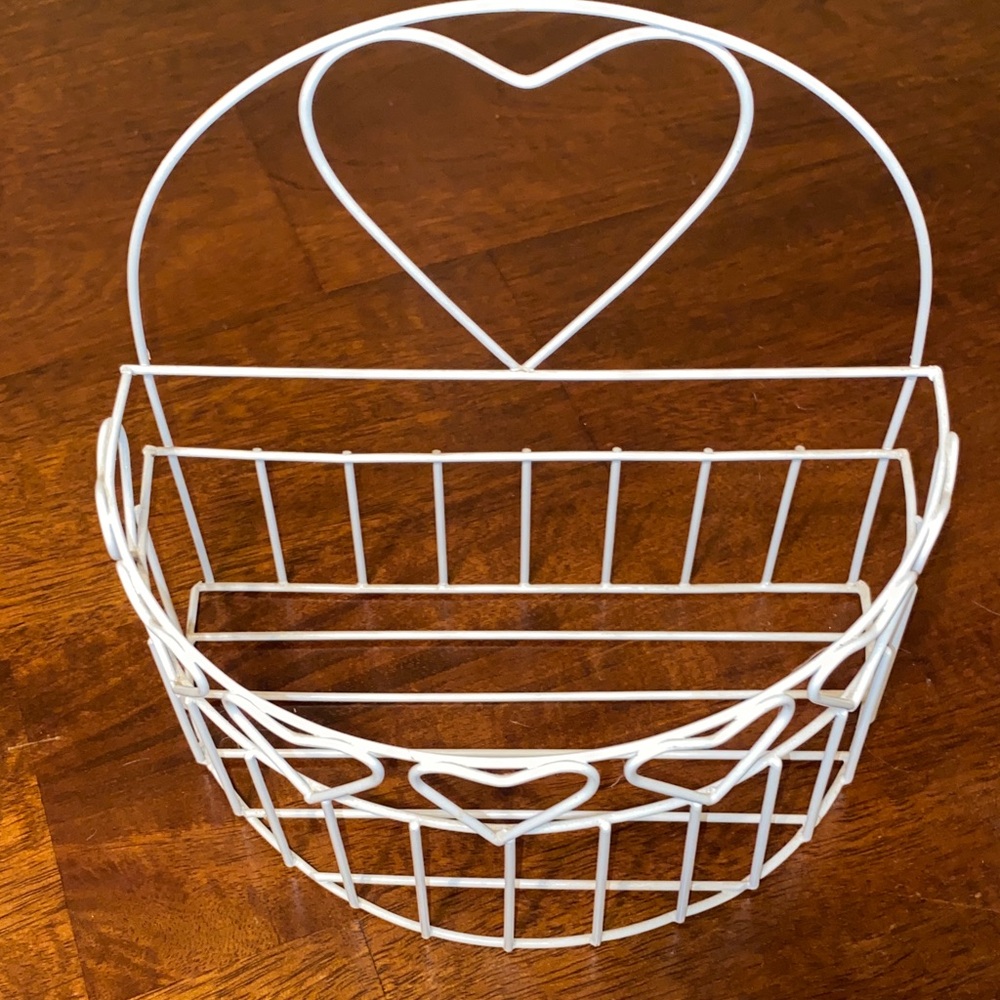 White Heart Wire Basket